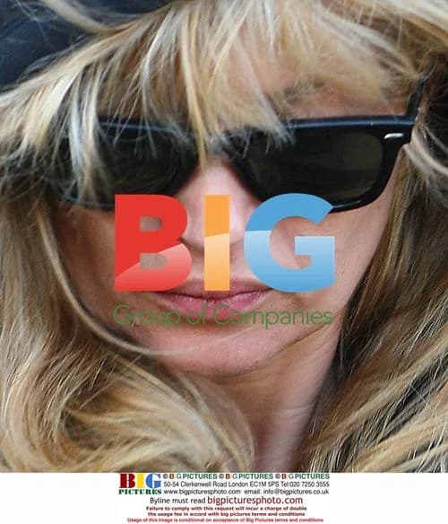 Kate Moss Leaves Friend's Home