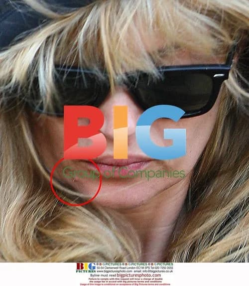 Kate Moss Leaves Friend's Home