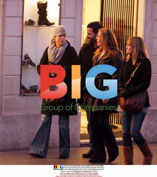 Kate Walsh visits Trevi Fountain in Rome