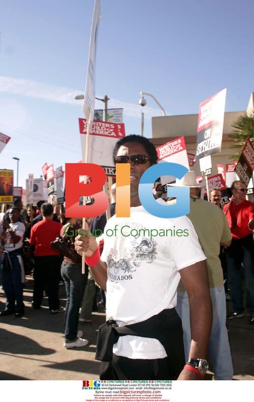 Isaiah Washington protests writers strike