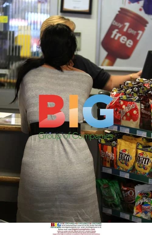 Lily Allen Prepares for Country Trip