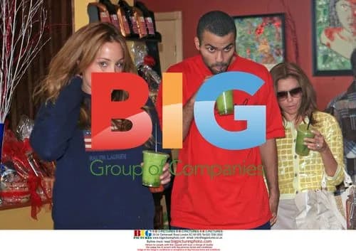 Tony Parker and Eva Longoria Pick Up Smoothies