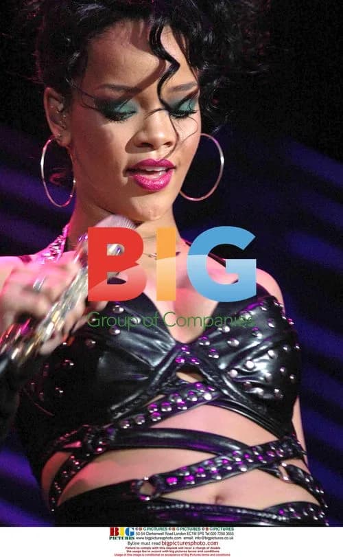 Rihanna Performing in Glasgow, 2007