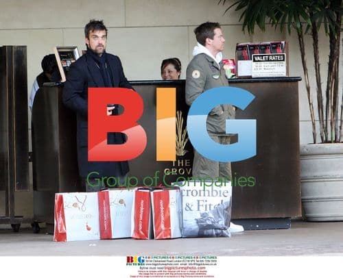 Robbie Williams Christmas Shopping in LA