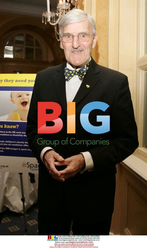 Steven Tomlinson Presents Flowers to Princess Michael