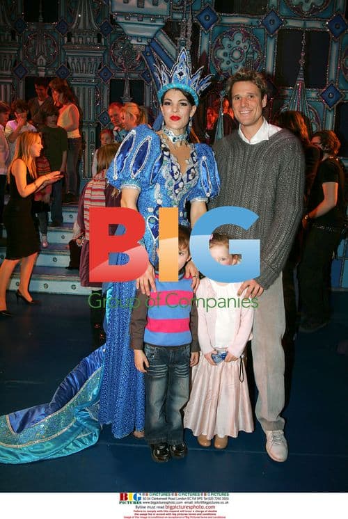 Snow White and The Seven Dwarfs Panto Cast