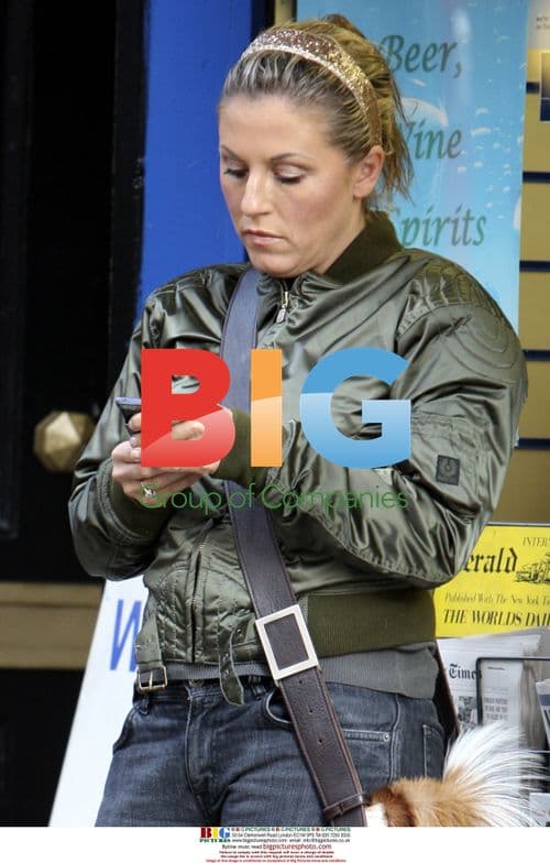 Jessie Wallace shops for lingerie