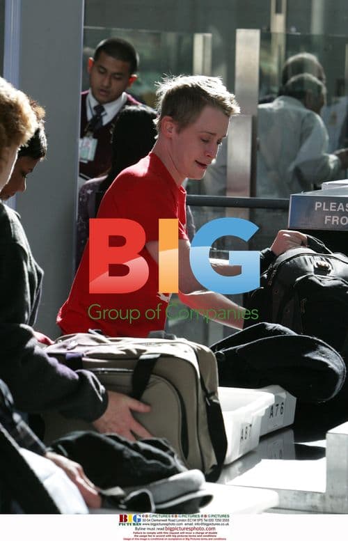 Macaulay Culkin at Los Angeles Airport