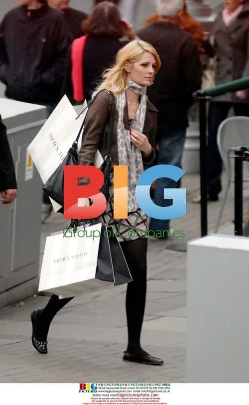 Mischa Barton Christmas Shopping in Dublin
