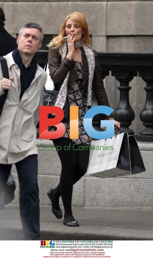 Mischa Barton Christmas Shopping