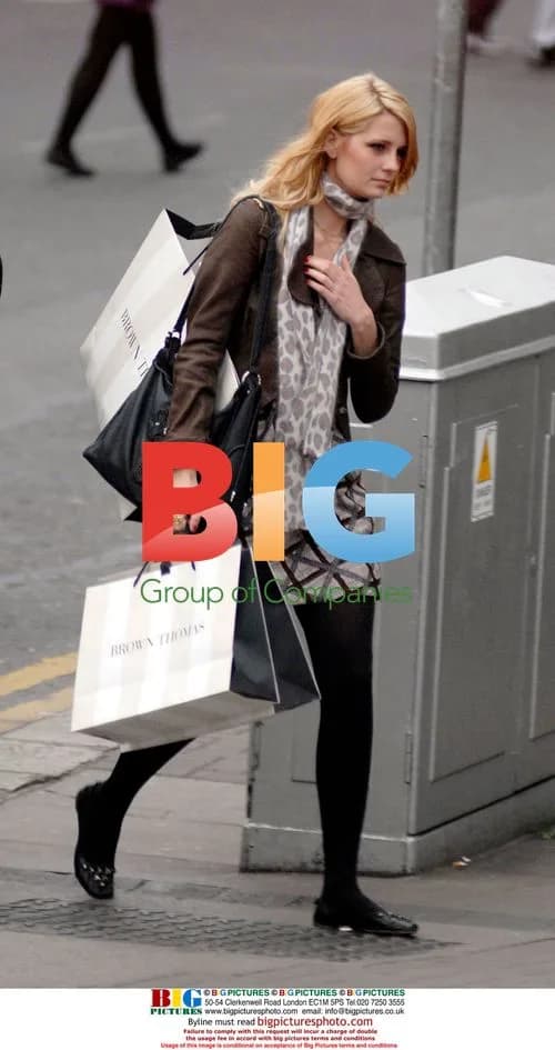 Mischa Barton Christmas Shopping in Dublin