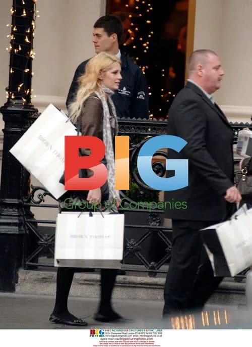 Mischa Barton Christmas Shopping in Dublin