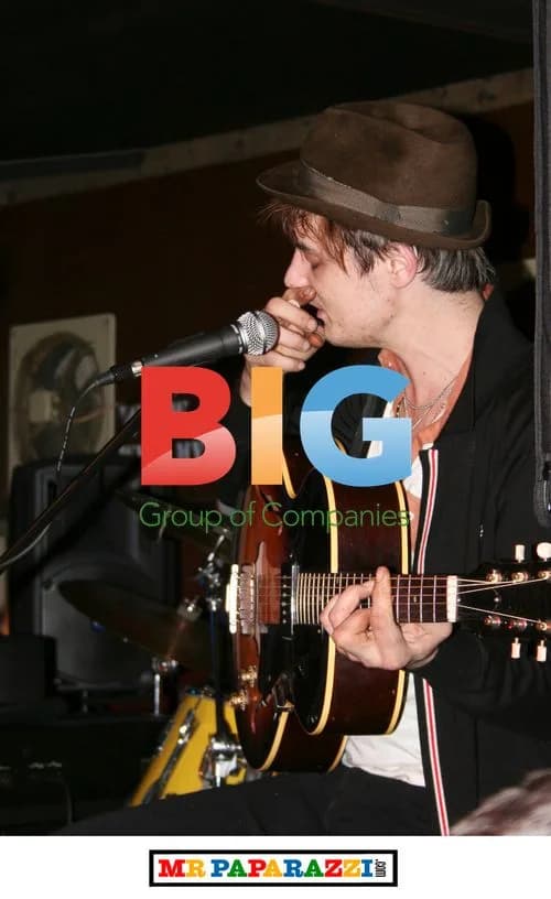Pete Doherty performs with Chas and Dave