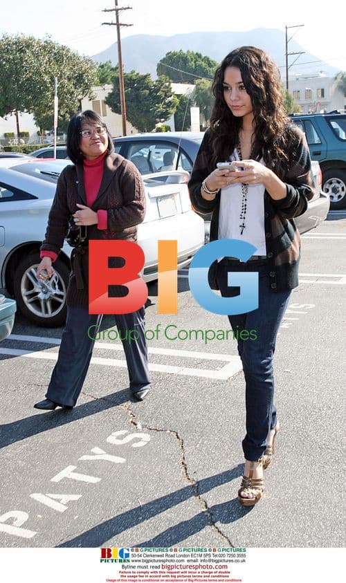 Vanessa Hudgens and Mom Gina Breakfast in LA