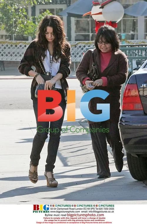 Vanessa Hudgens and mom Gina out for breakfast