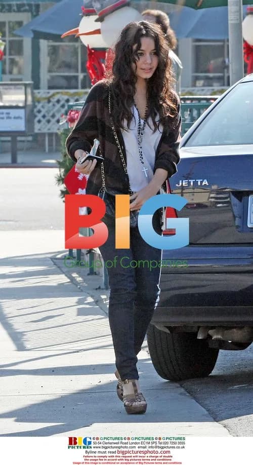Vanessa Hudgens and Mom Gina Breakfast at Patys