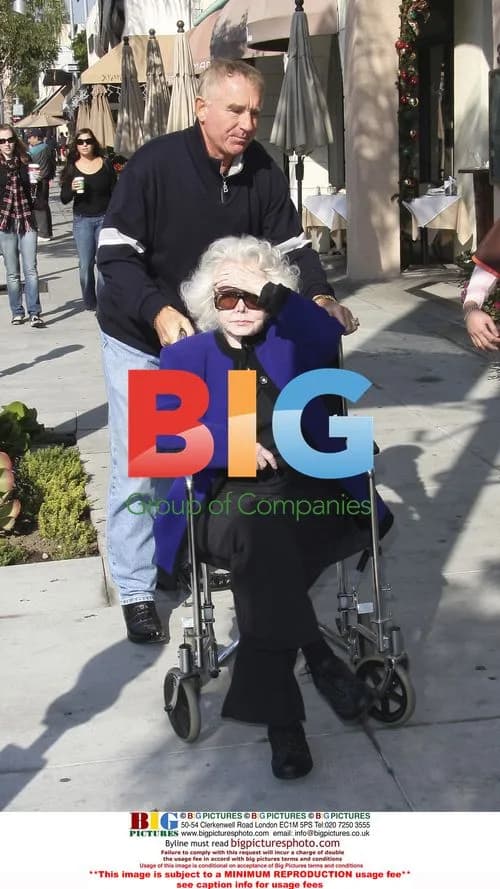 Zsa Zsa Gabor Leaves Hair Salon