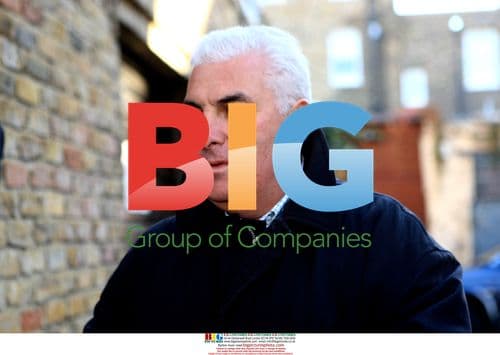 Amy Winehouse's dad and manager arrive at her home