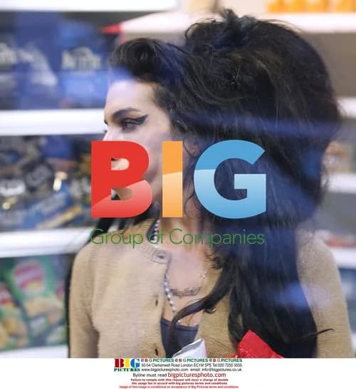 Amy Winehouse Leaving Home with Friend
