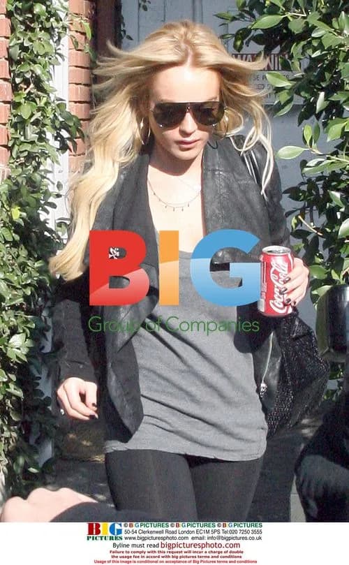 Lindsay Lohan Leaves The Ivy in Beverly Hills