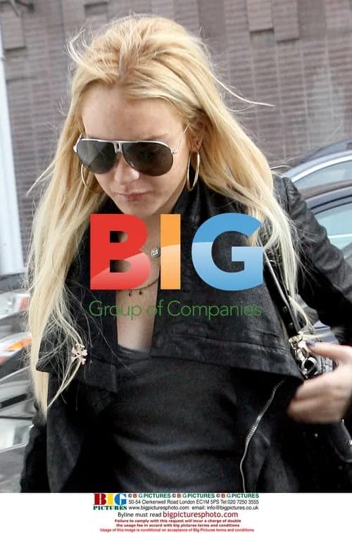 Lindsay Lohan Leaving Lunch at The Ivy