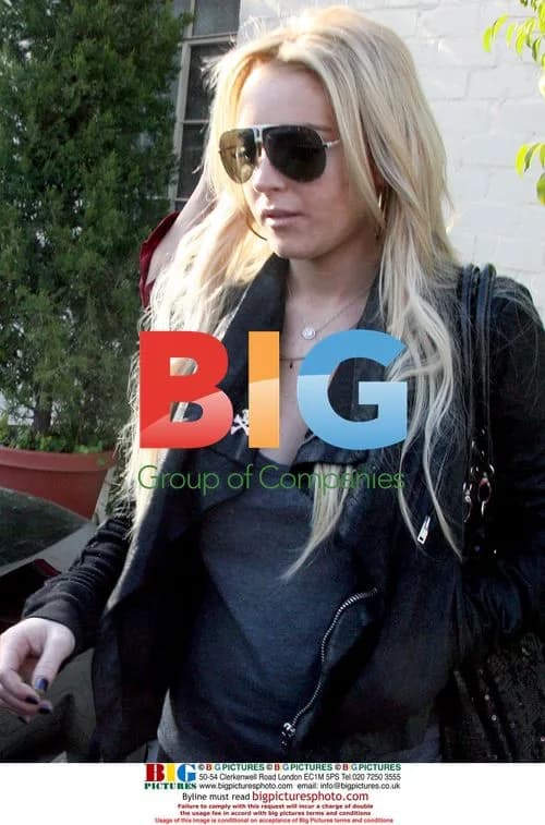 Lindsay Lohan Leaves The Ivy in Beverly Hills
