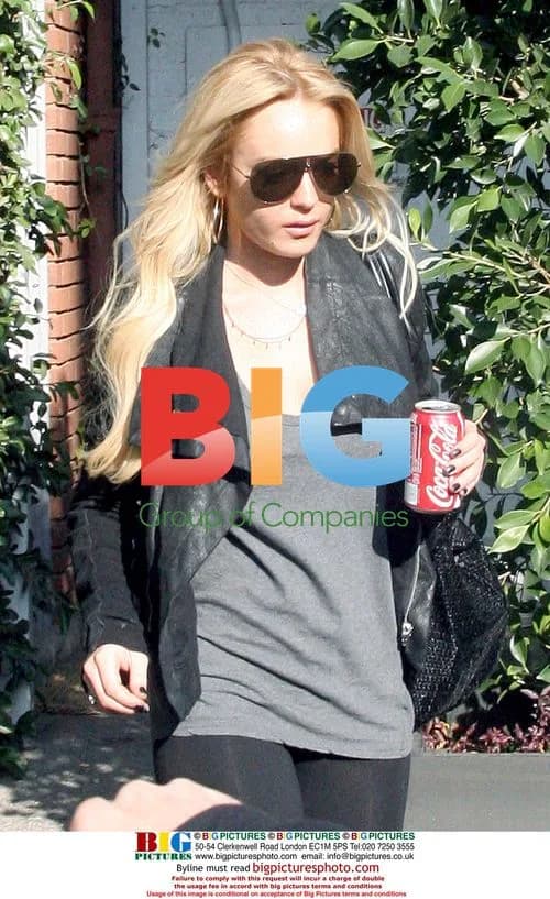 Lindsay Lohan Leaves The Ivy in Beverly Hills