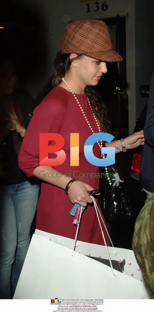 Britney Spears Shops at Lisa Kline in Beverly Hills
