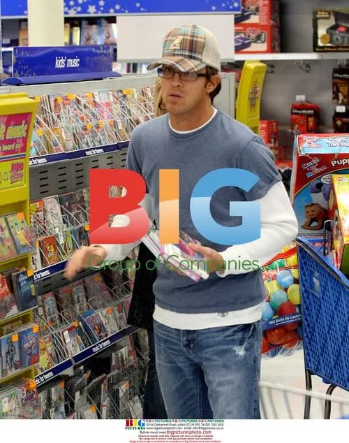 Larry Birkhead Christmas Shopping