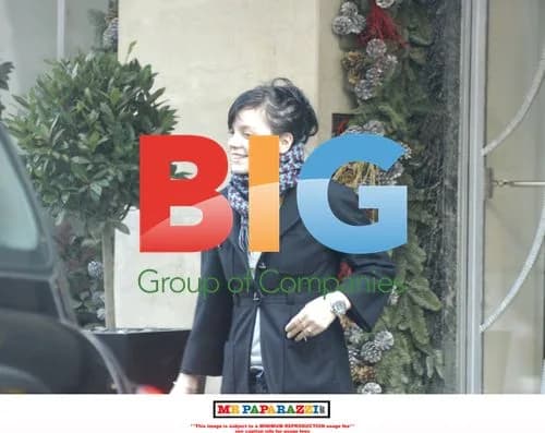 Lily Allen Showing Baby Bump