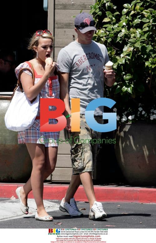 Jamie Lynn Spears and Boyfriend at Coffee Shop