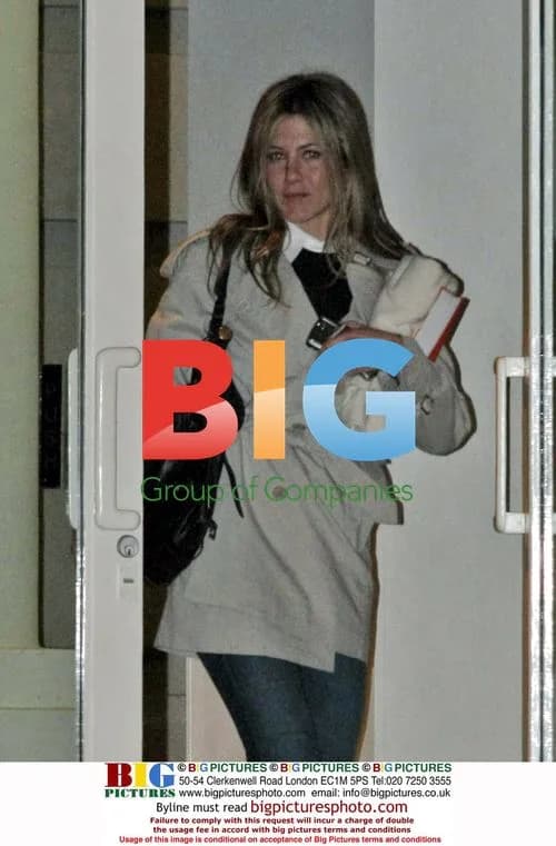 Jennifer Aniston runs holiday errands in LA