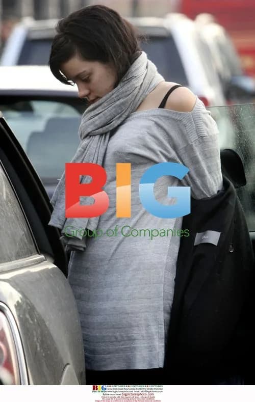 Lily Allen Pregnant and Glowing in London