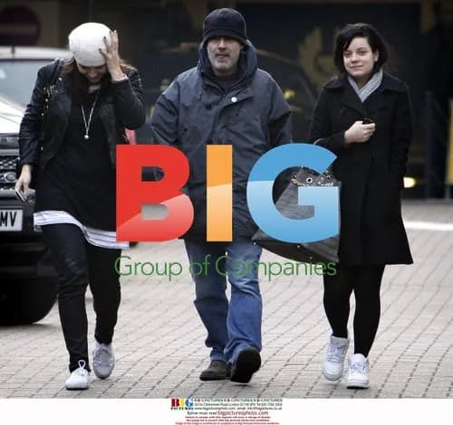 Lily Allen pregnant and happy in London
