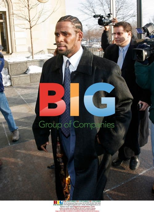 R. Kelly arrives for sexual abuse trial hearing