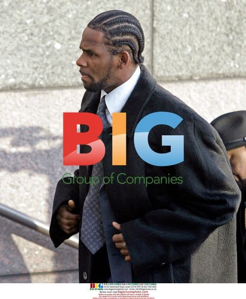 R. Kelly Arrives at Sexual Abuse Trial Status Hearing