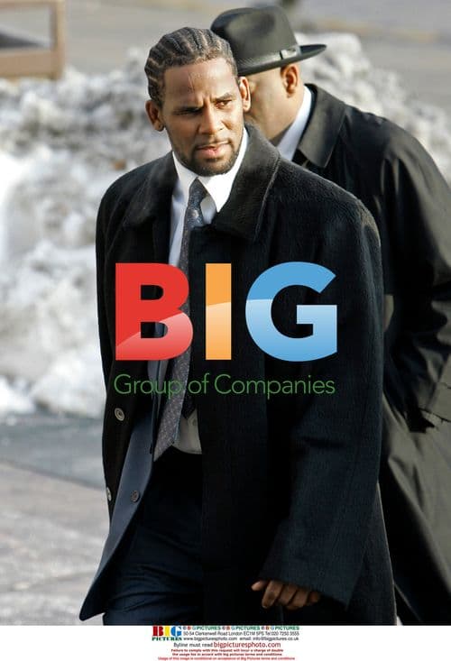 R. Kelly arrives for sexual abuse trial