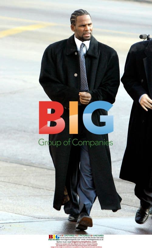 R. Kelly arrives for status hearing