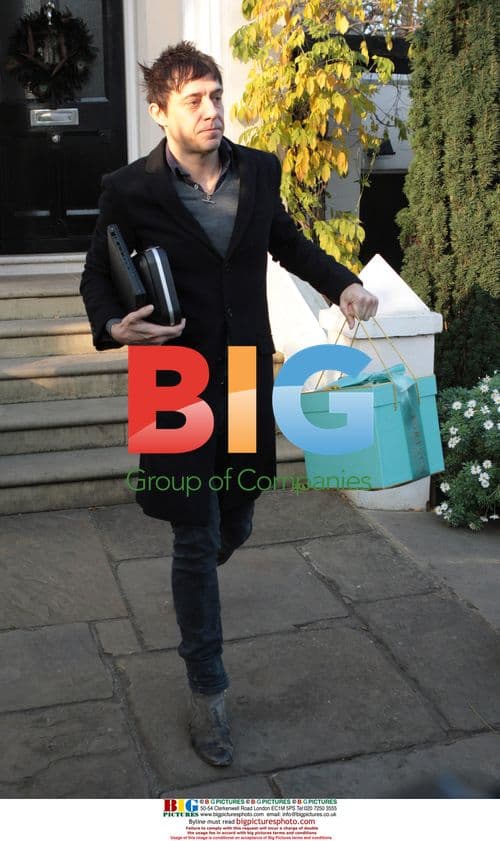 Kate Moss and Boyfriend Jamie Hince Leaving London House