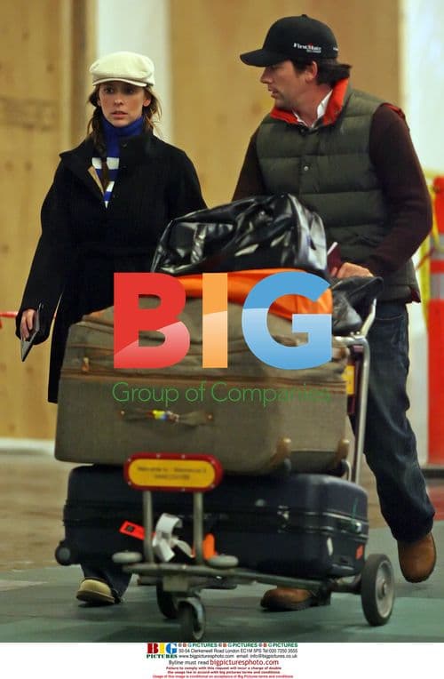 Jennifer Love Hewitt arrives in Vancouver
