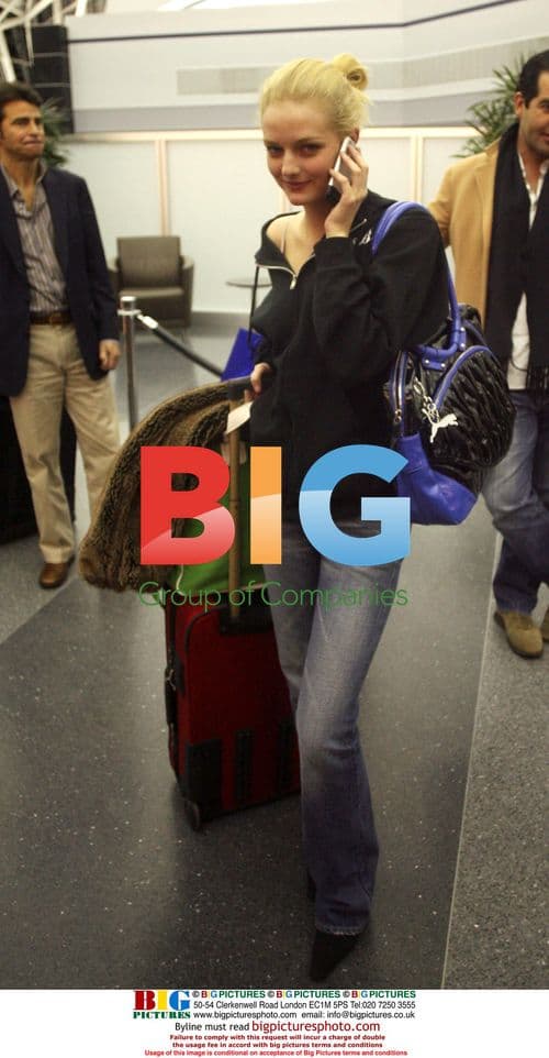 Lydia Hearst Leaving JFK for LAX