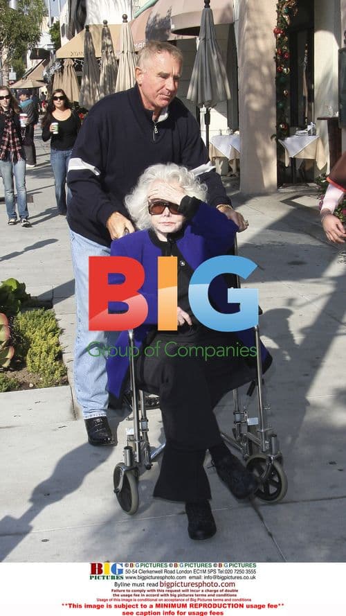 Zsa Zsa Gabor leaves Guiseppe Franco salon