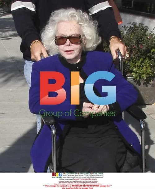 Zsa Zsa Gabor leaves salon with husband