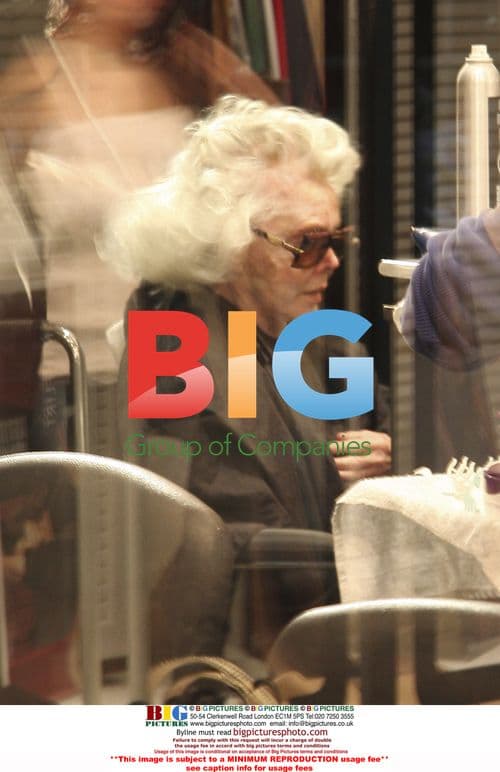 Zsa Zsa Gabor leaves salon with husband