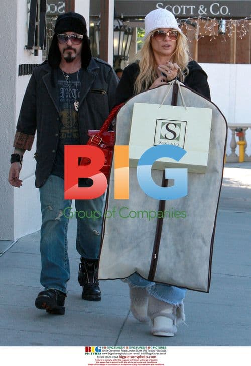 Nicollette Sheridan Christmas shopping