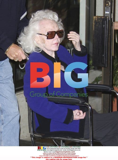 Zsa Zsa Gabor Leaves Salon