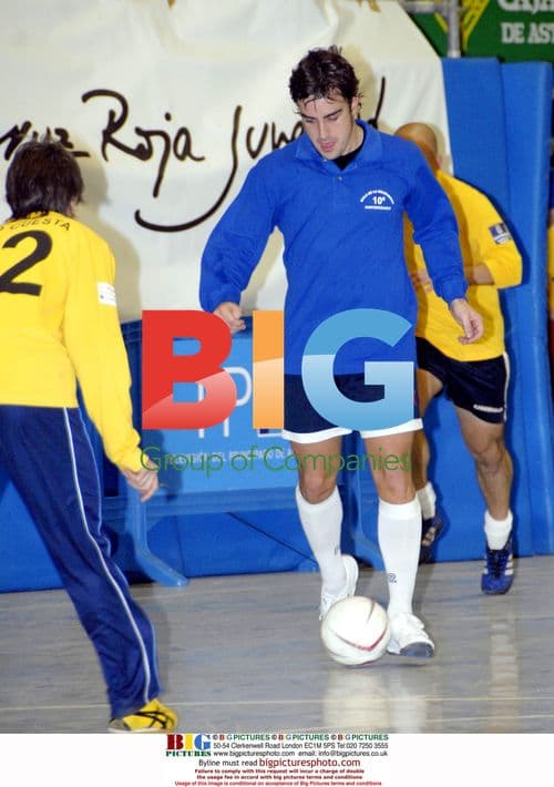 Fernando Alonso plays charity football match