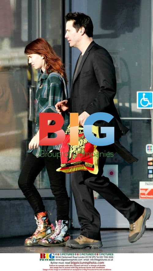 Keanu Reeves Out Christmas Shopping