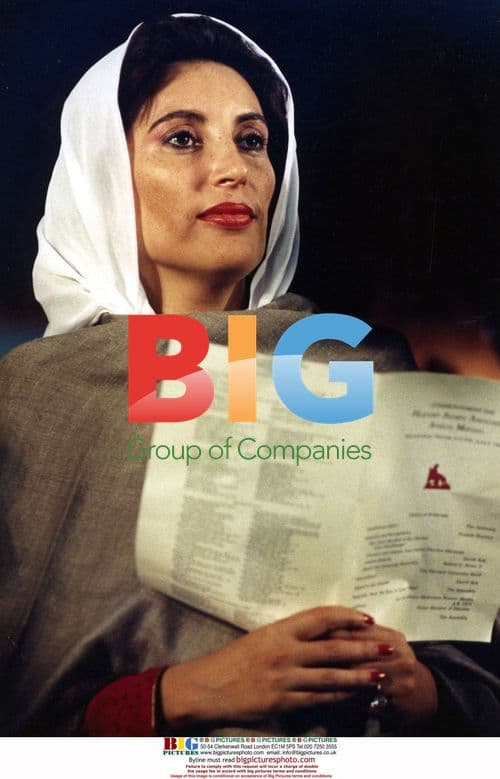 Benazir Bhutto addresses Harvard graduates