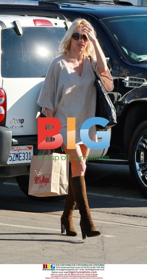 Pamela Anderson and Rick Salomon Shop for Kids